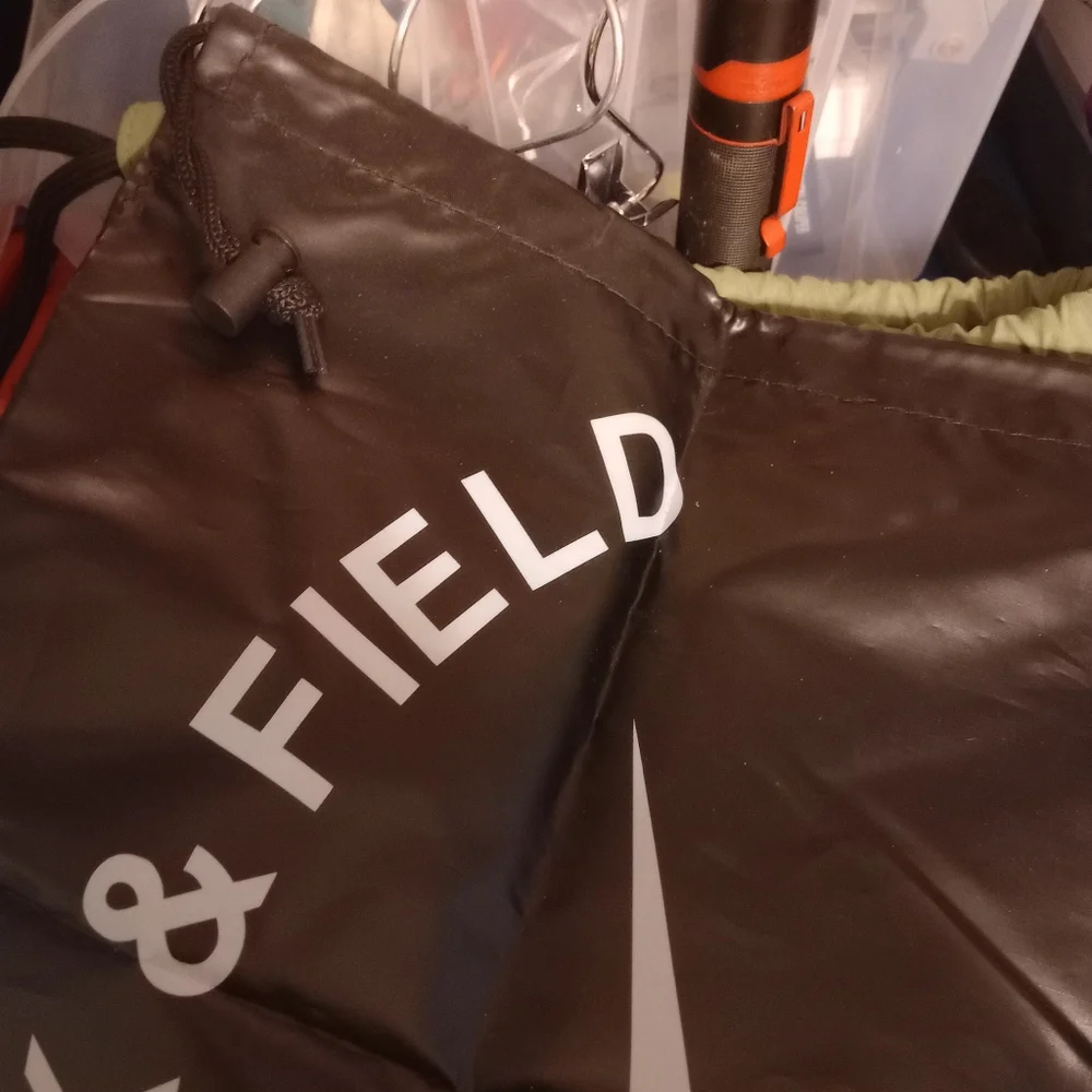 GREEN NIKE DRAWSTRING BAG AND NIKE TRACK AND FIELD SHOEBAG - Picture 12 of 14